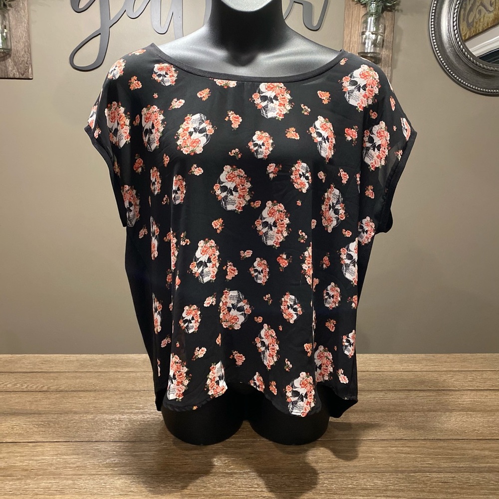 Torrid Size 1 Blooming Skulls Dolman Top